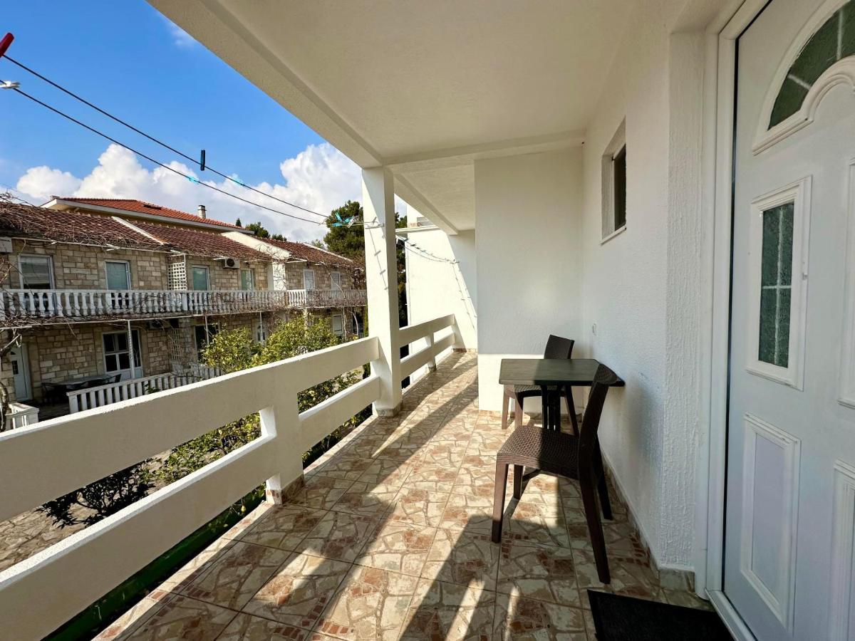 Maki Apartments - Plavi Horizonti Beach Тиват Екстериор снимка
