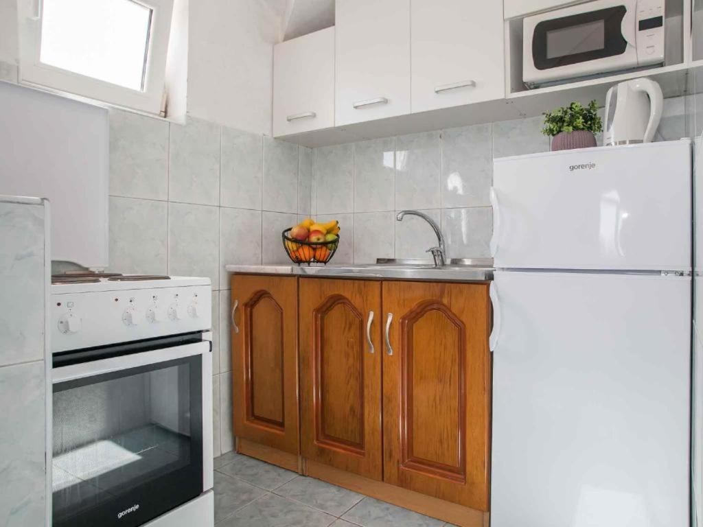 Maki Apartments - Plavi Horizonti Beach Тиват Екстериор снимка