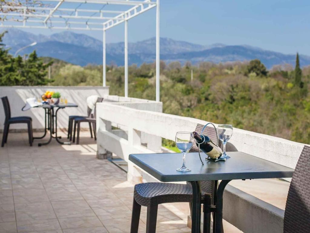 Maki Apartments - Plavi Horizonti Beach Тиват Екстериор снимка
