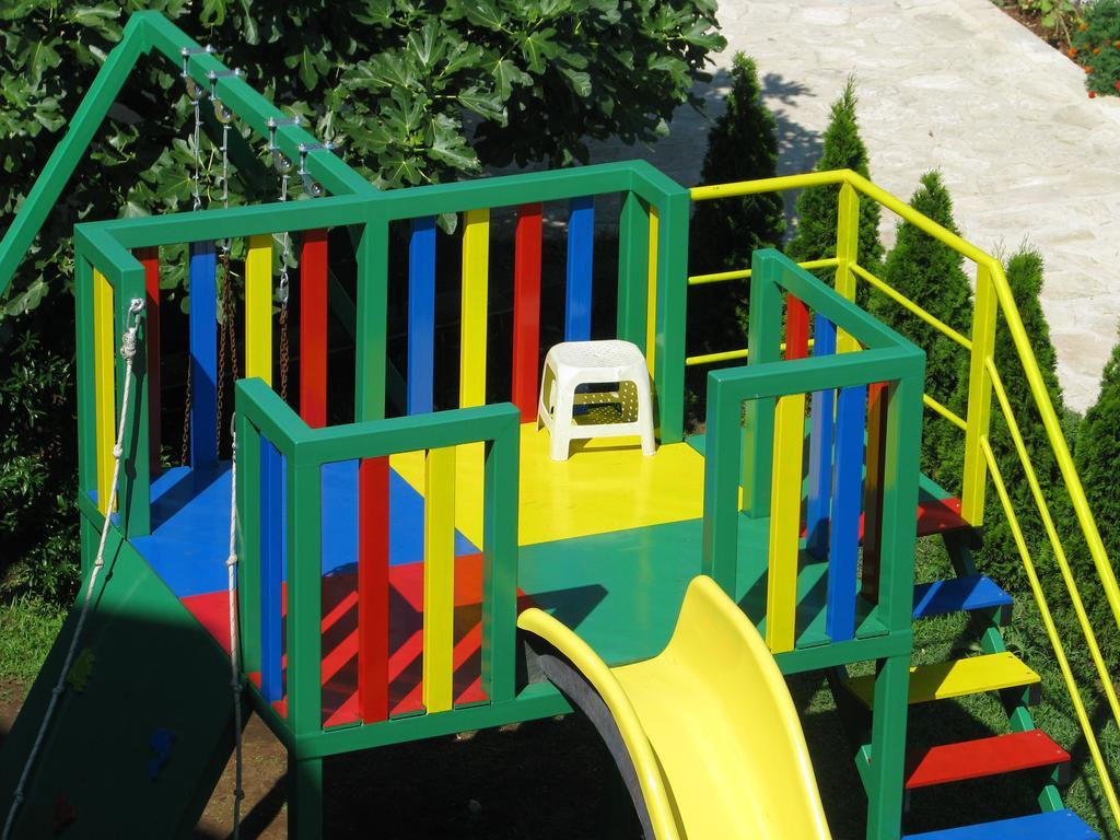 Maki Apartments - Plavi Horizonti Beach Тиват Екстериор снимка