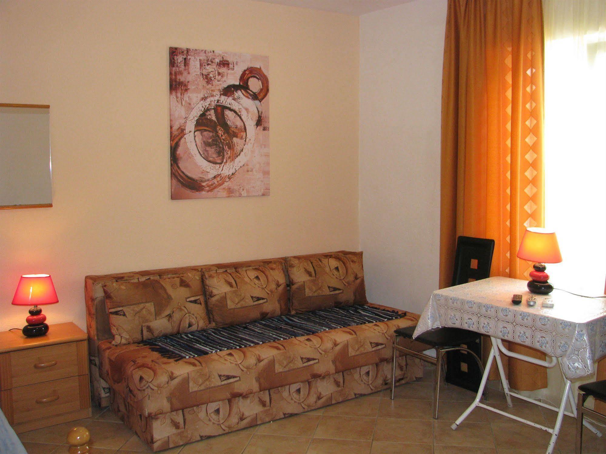 Maki Apartments - Plavi Horizonti Beach Тиват Екстериор снимка