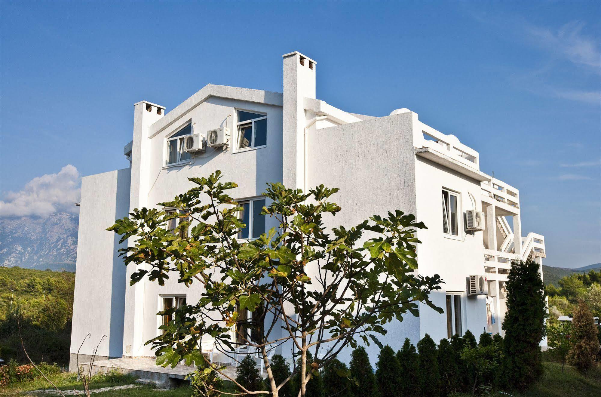 Maki Apartments - Plavi Horizonti Beach Тиват Екстериор снимка