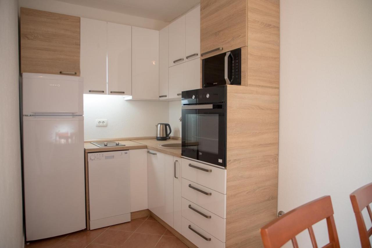 Maki Apartments - Plavi Horizonti Beach Тиват Екстериор снимка